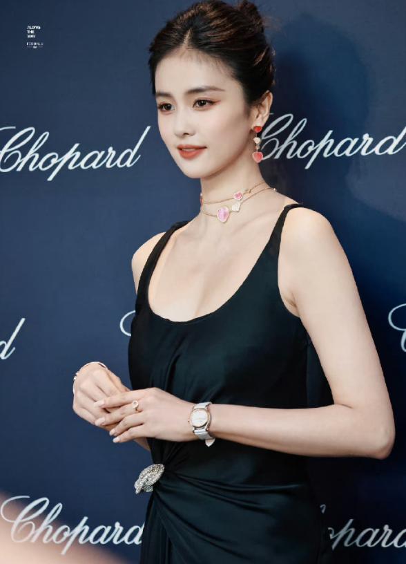 李沁gq红毯点评,gq红毯李沁第二套衣服