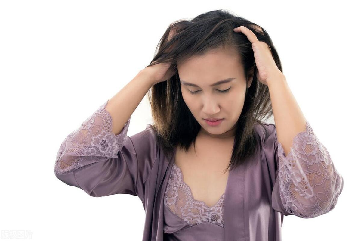 头皮起脓包疙瘩是怎么回事,头皮里长的脓包疙瘩是什么原因