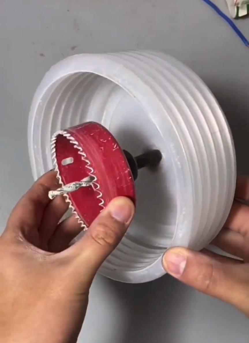 天花孔开大怎么解决,天花板开错孔补洞方法