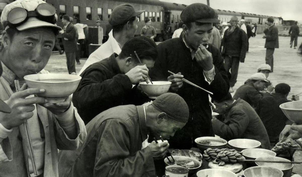 纳粹德国屠杀犹太女人,变态纳粹