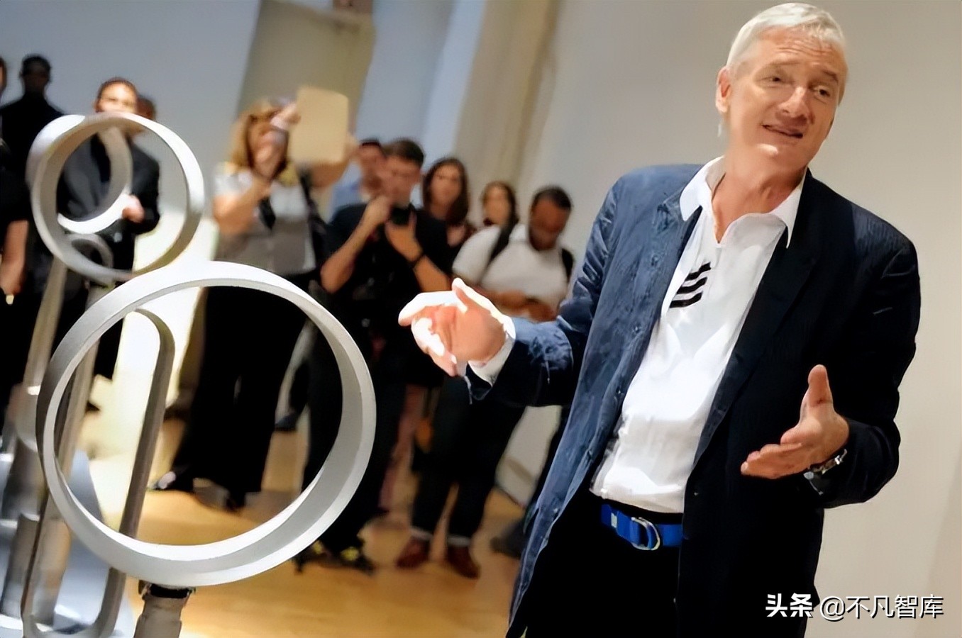 被誉“家电界苹果”，获近3亿中国中产阶级的喜爱，登顶英国首富