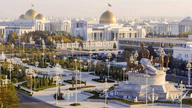 亚洲唯一中立国，水电免费汽油仅一毛，这个国家为何能闷声发大财