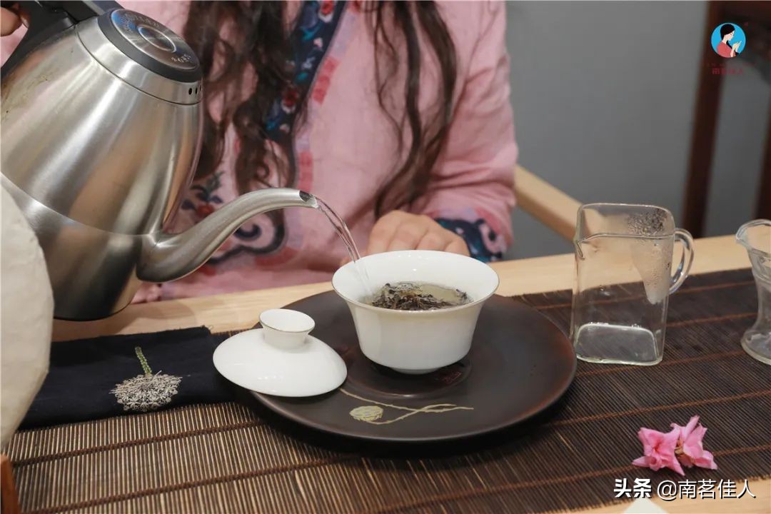 普洱茶一般多少泡后才能回甘生津,普洱茶回甘生津能到喉咙吗