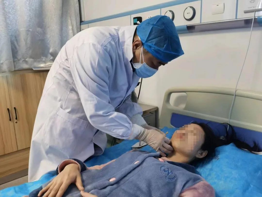 一附属哪个医生针灸治面瘫比较好,中医院针灸科治面瘫谁好