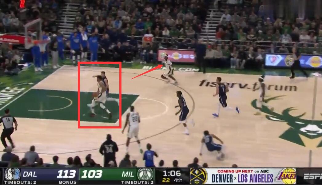 毫不手软给出实力反击字母哥,字母哥无人防守三步半场上篮