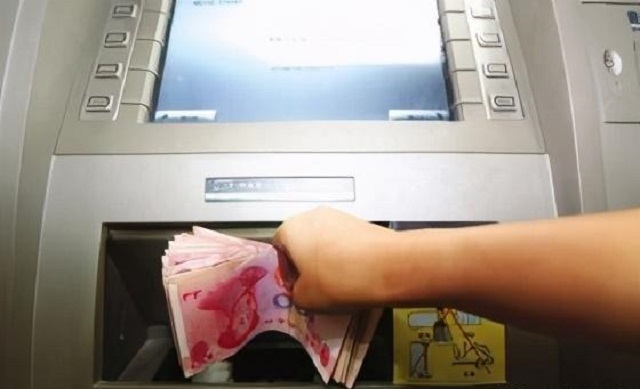 银行取款一万吐两万是真的吗,银行取一万吐两万是段子还是真事