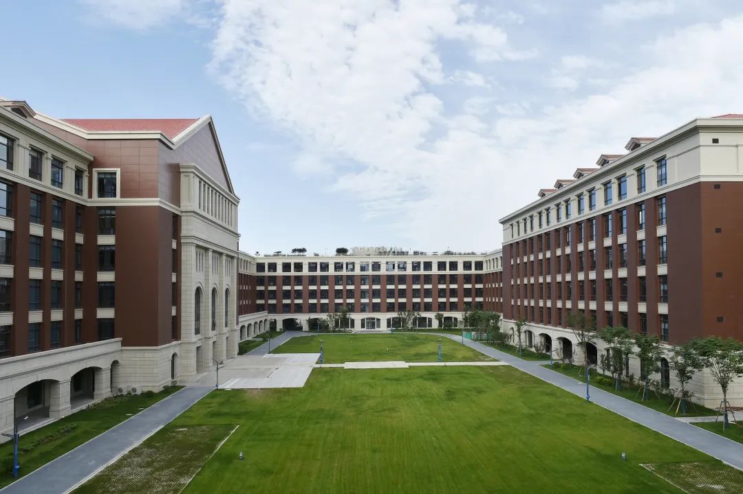 鲁班奖属于中国建筑的最高奖项吗,鲁班奖是中国建筑行业最高奖项