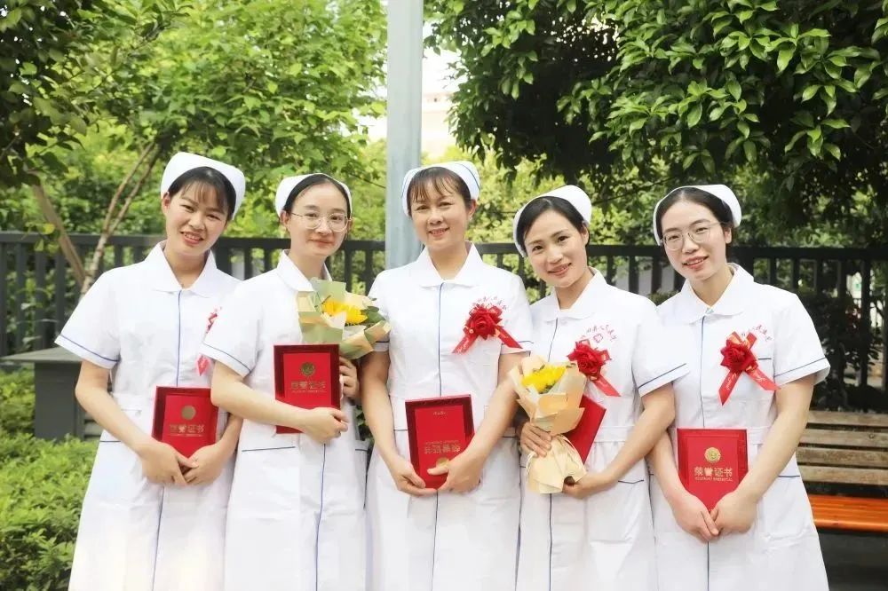 发展护士队伍改善护理服务演讲稿,发展护士队伍改善护理服务黑板报