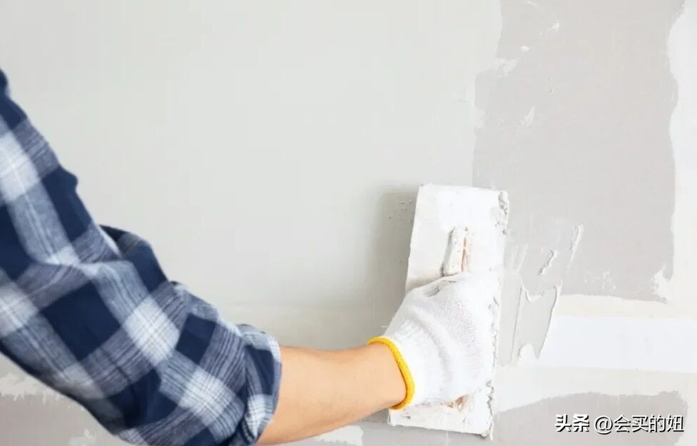 刮腻子怎么避免刷到玻璃上,刮腻子遇到坑怎么办