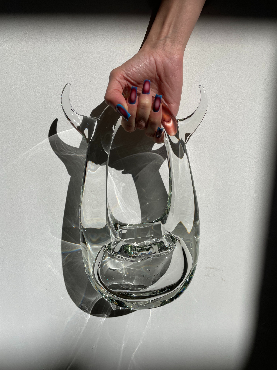 他们用玻璃做了个水晶包,卖得死贵,外国明星还狂爱