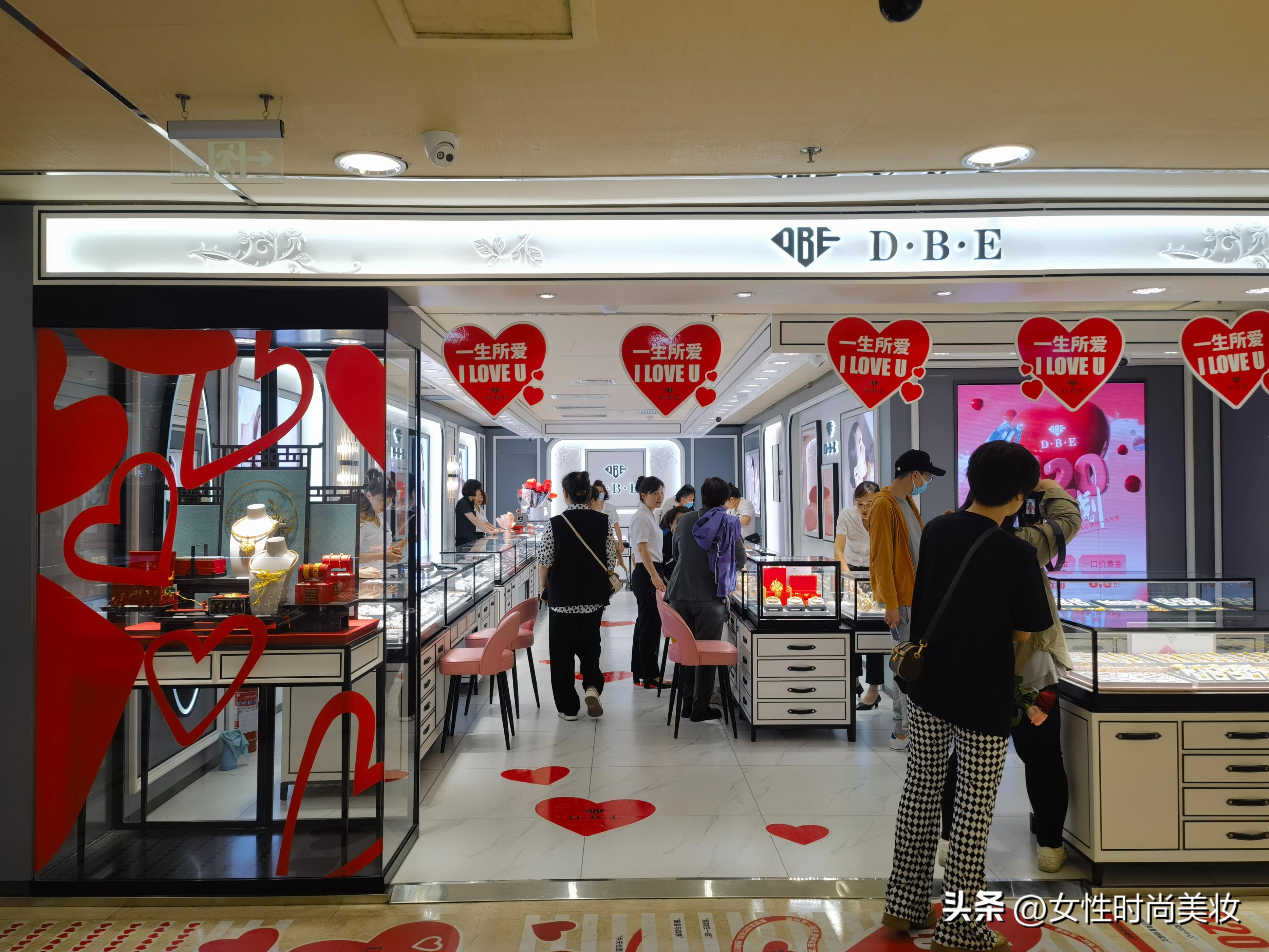 耀眼初夏，DBE珠宝*疆新**区开启520特别活动，点燃城市浪漫!