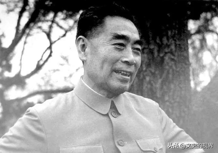 范桂霞：曾与周恩来假扮夫妻，1976年总理逝世，追悼会上她哭晕