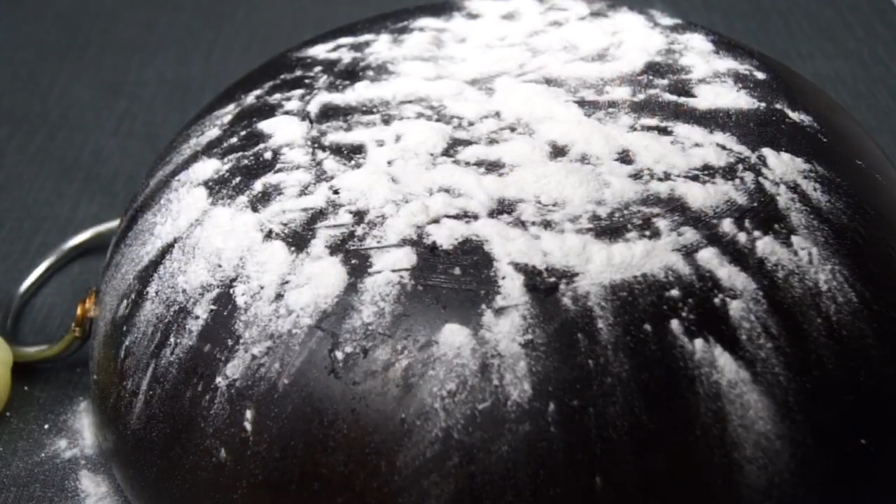 用什么能把炒菜锅底的污渍洗干净,如何清洗不锈钢炒菜锅底顽固污渍