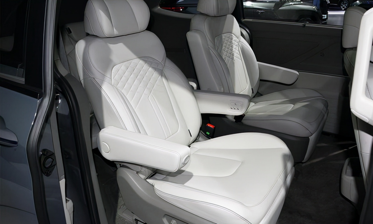 现代库斯途和gl8价格对比,北京现代库斯途和别克gl8