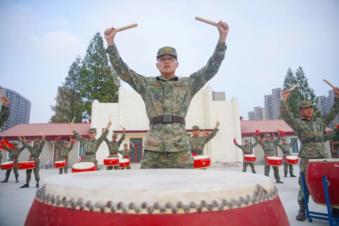 第71集团军：欢声笑语庆国庆，群众性文化活动暖兵心！