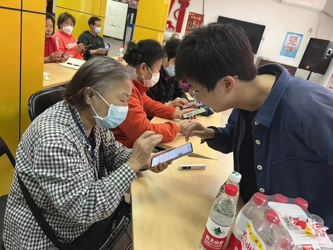 社工老年小组工作,老年社工日常