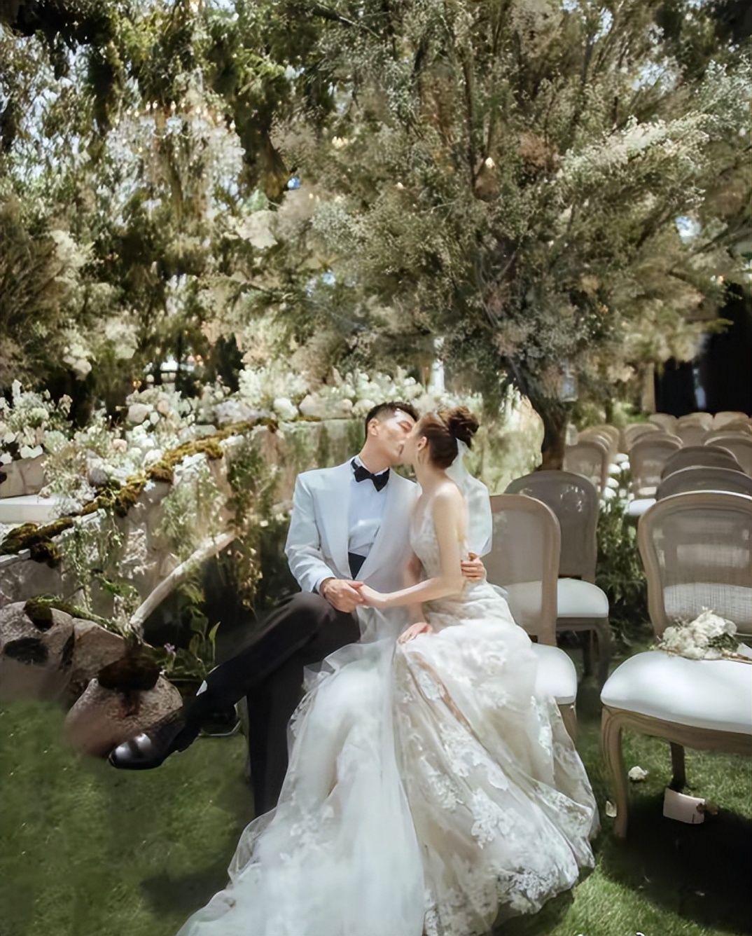 何超莲婚礼誓词：你无限包容我，我不温柔，期待足球队的到来