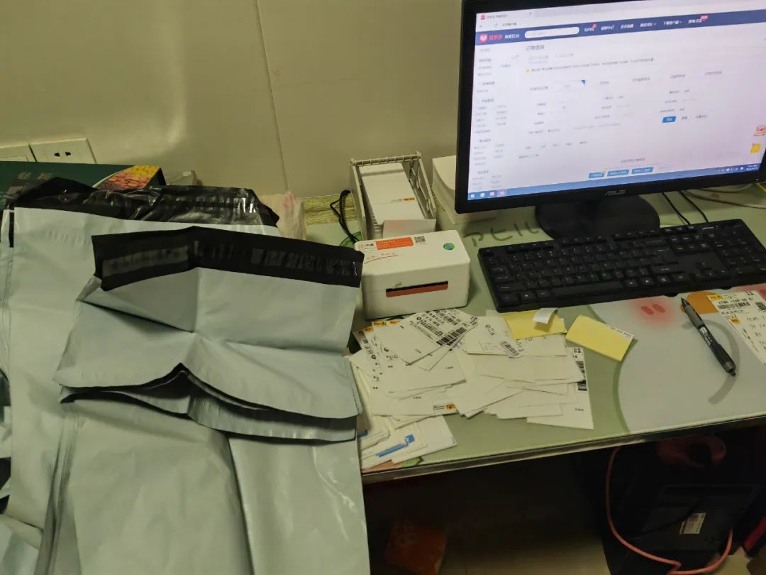 10人被抓！“奶茶杯”里藏*子烟电**？专门卖给小孩～