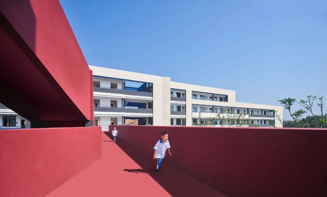 九年一贯制学校设计,阶梯式学校效果图