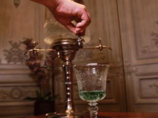 喝苦艾酒能致幻吗传统喝法