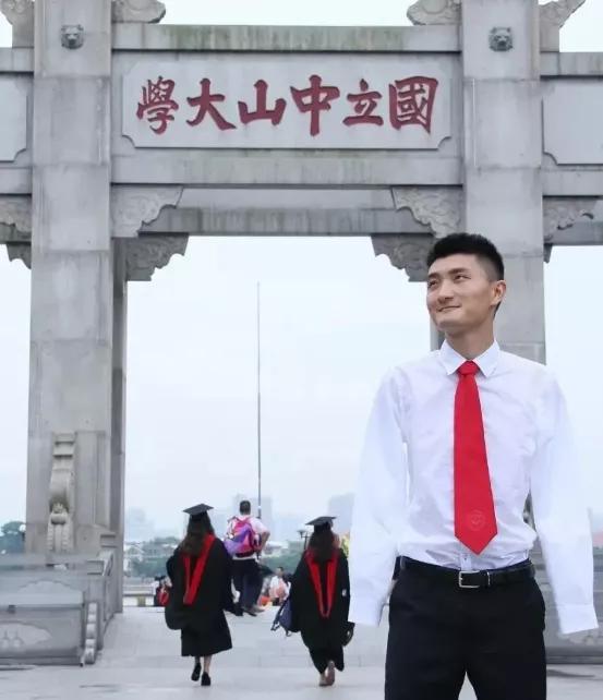 考上剑桥的无臂男生,剑桥无臂学子杨孟衡