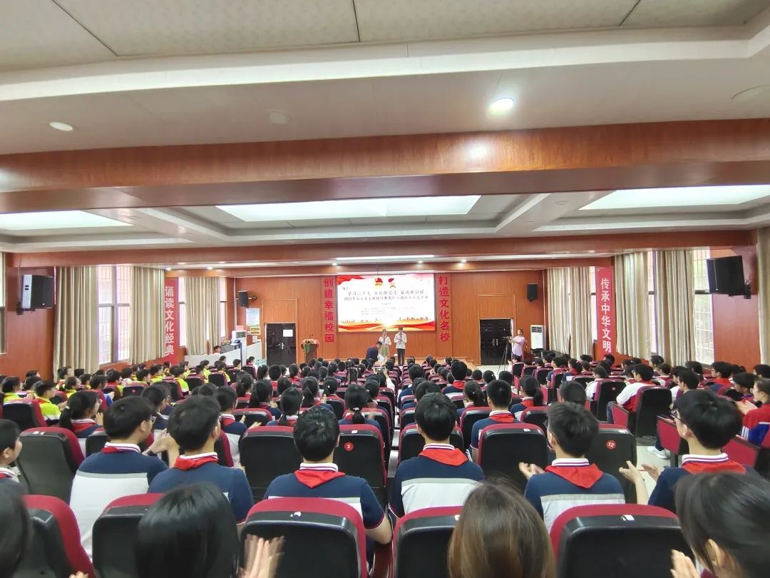 青春心向党扬帆梦起航入团仪式,离队入团仪式主题