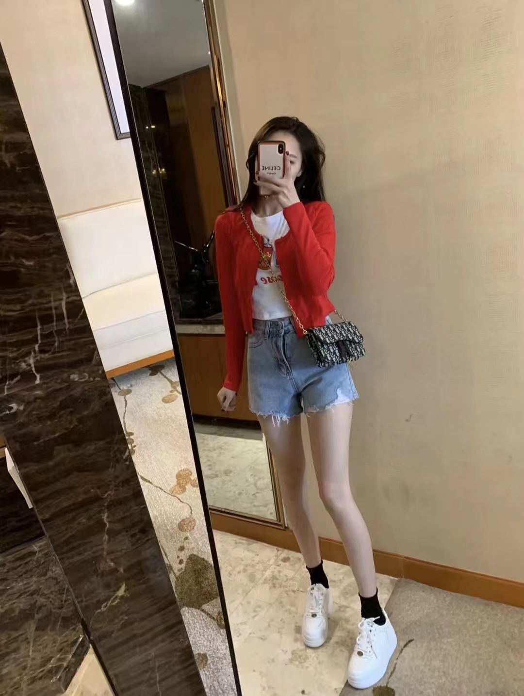 蓝色牛仔短裤女搭配,蓝色高腰牛仔铅笔裤