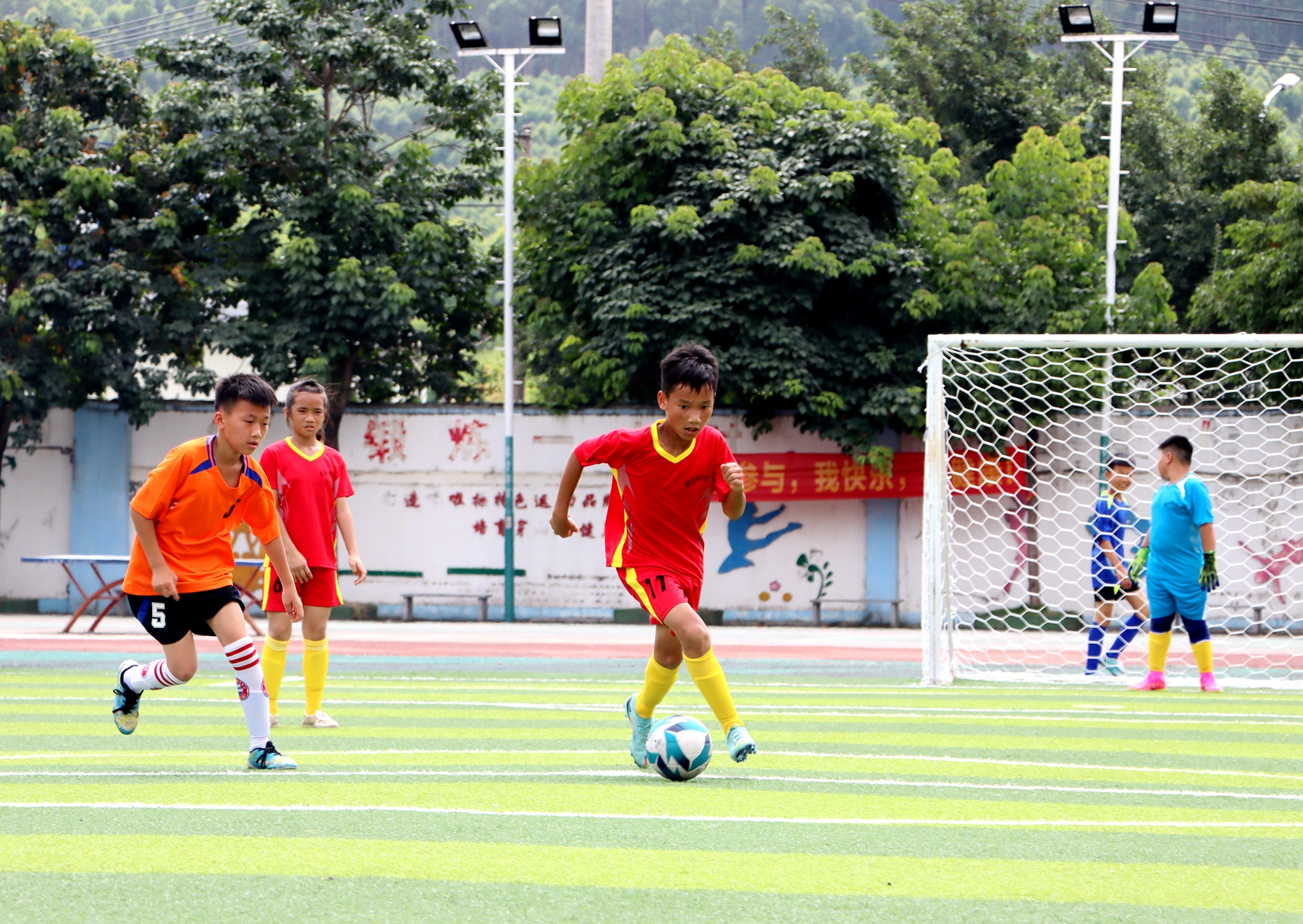 全县中小学生校园足球赛开赛,小学校园足球联赛开赛报道