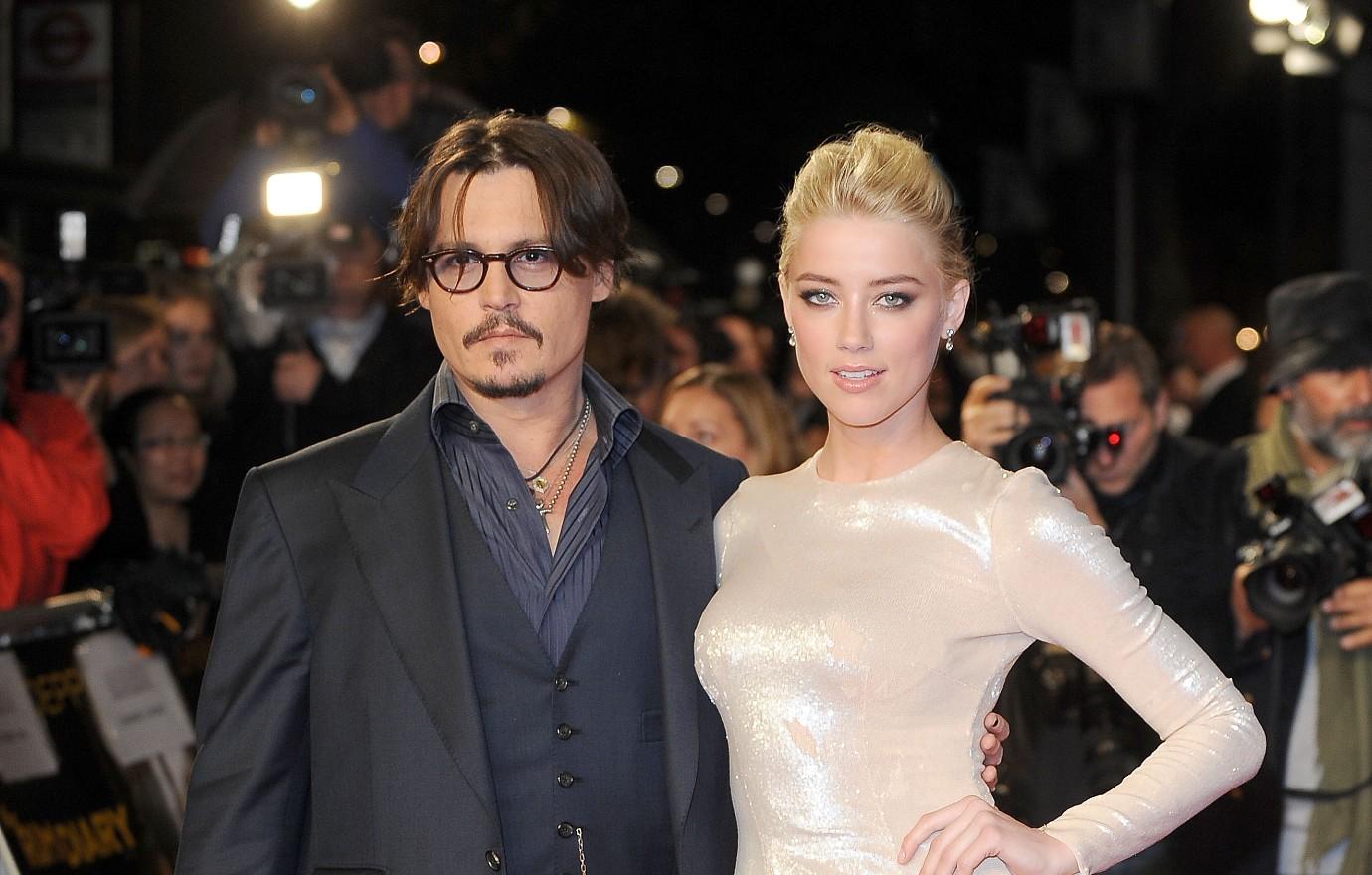 交换眼神挺暧昧,德普的美艳心理医生智商碾压前妻律师,颜值超高