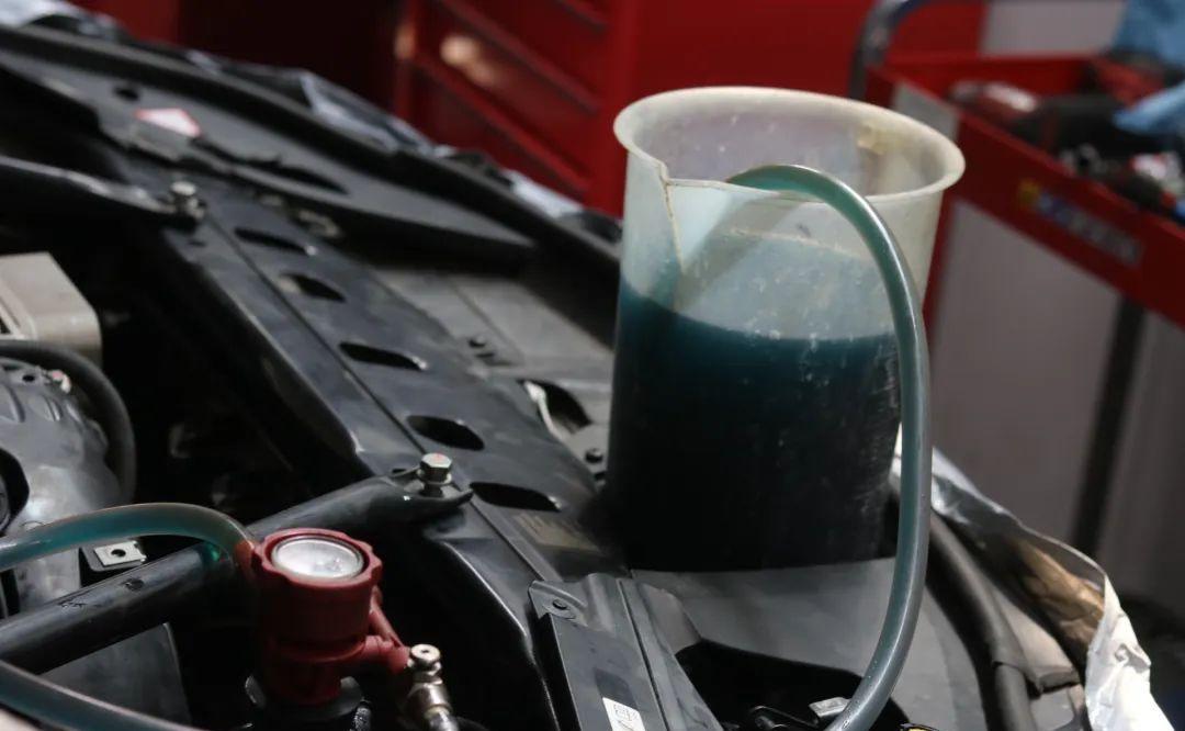 老款宝马730改新款全过程,12年40万公里宝马730翻新