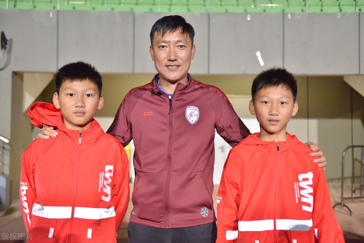 李霄鹏足球生涯,李霄鹏爆冷成为主教练