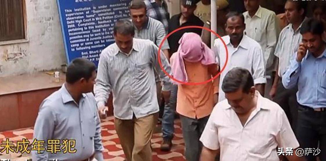 印度女医学生惨遭六人轮奸*杀虐**：2012年12月16日印度黑公交轮奸案