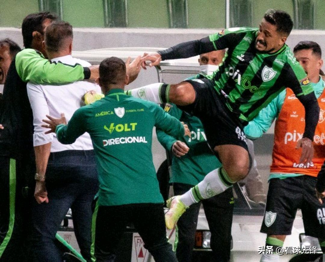 董路分析国足丢球,董路中国日本足球预选赛集锦