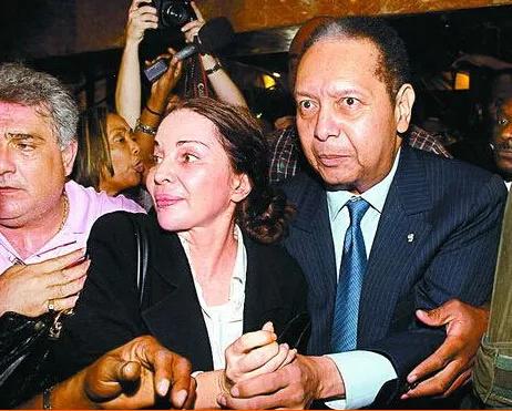 总统疯狂敛财，百姓穷得吃土，被五常点名批评的失败国度