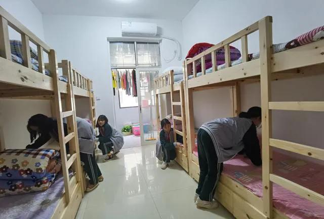 住宿生和走读哪个好,住宿生和走读生哪个更有利于高考