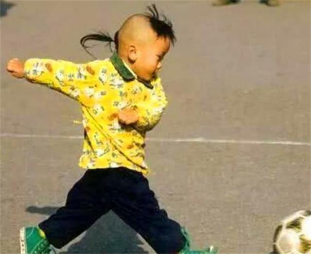 孩子十岁被体育教练看中,米卢夸赞的足球天才
