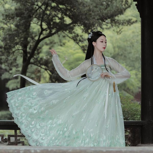 陈道明演的末代皇后婉容,末代皇后婉容和侍卫李玉