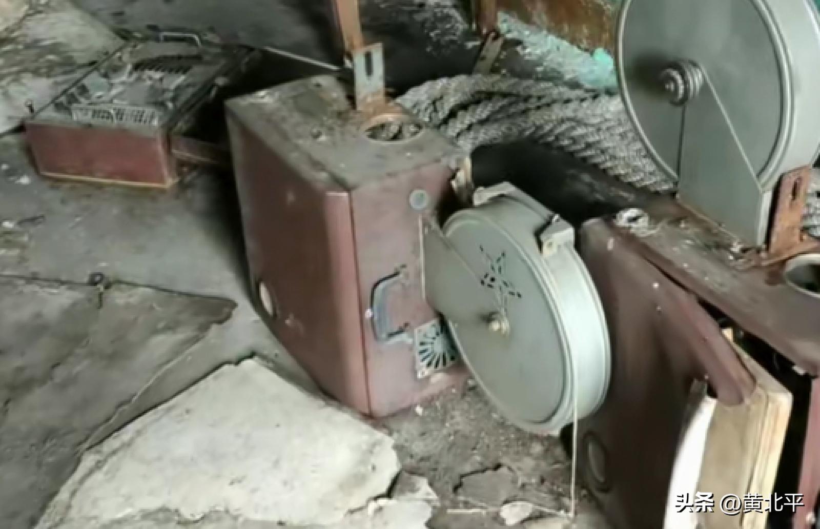 重庆万州李河镇废弃的兵工厂，30年前热闹非凡现在确实残檐破壁