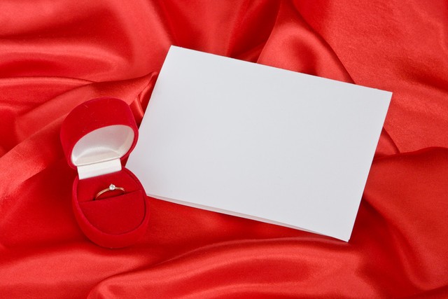 看到那个一万九的钻戒，一月后保值三千，气的我饭都不吃写下这篇