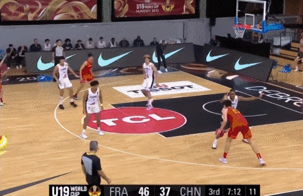 一场比赛征服国际篮坛，18岁的杨翰森，打进NBA，接班周琦？