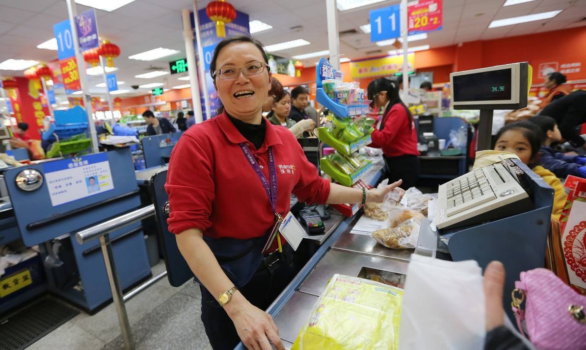 超市收银员一个月2000值得干吗,超市营业员每天收入多少