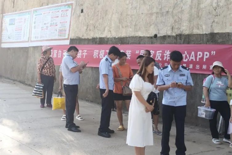 开学季镇坪公安全力维护校园安全,新野公安多措并举守护校园安全