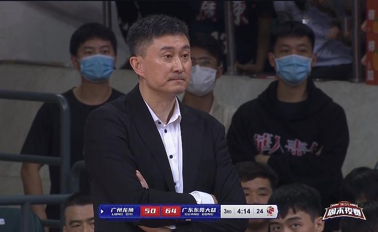 没了杜锋真不行！徐杰胡明轩合砍28+10，广东101-79轻取龙狮