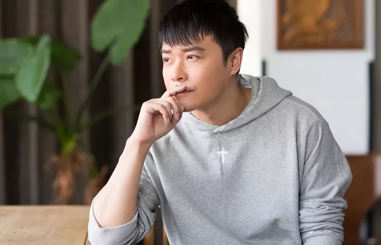 陈思诚在导演圈里的地位,陈思诚是位极具才华的导演