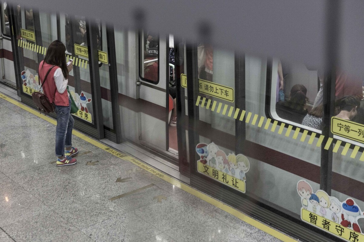 乘坐地铁的详细流程上海,在上海乘坐地铁