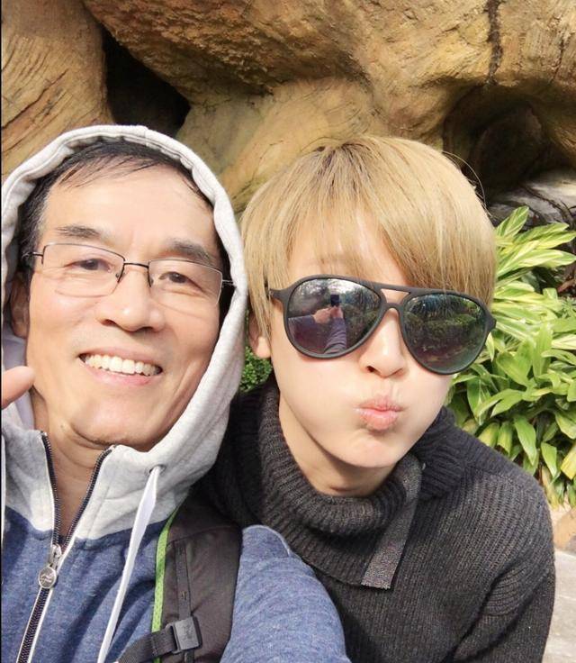 吴京：实现父亲的两个心愿，将脑血栓父亲当孩子疼