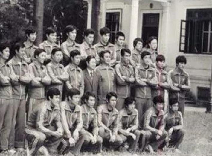 1964年贺龙奉命整治国足，三招下去战力狂增，打遍亚洲雄踞第二