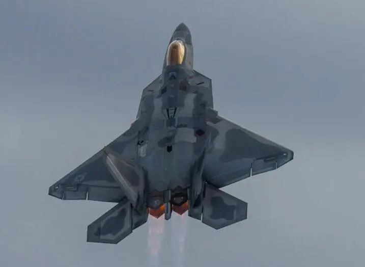 歼20国产矢量发动机,中国双涡轮动力战斗机