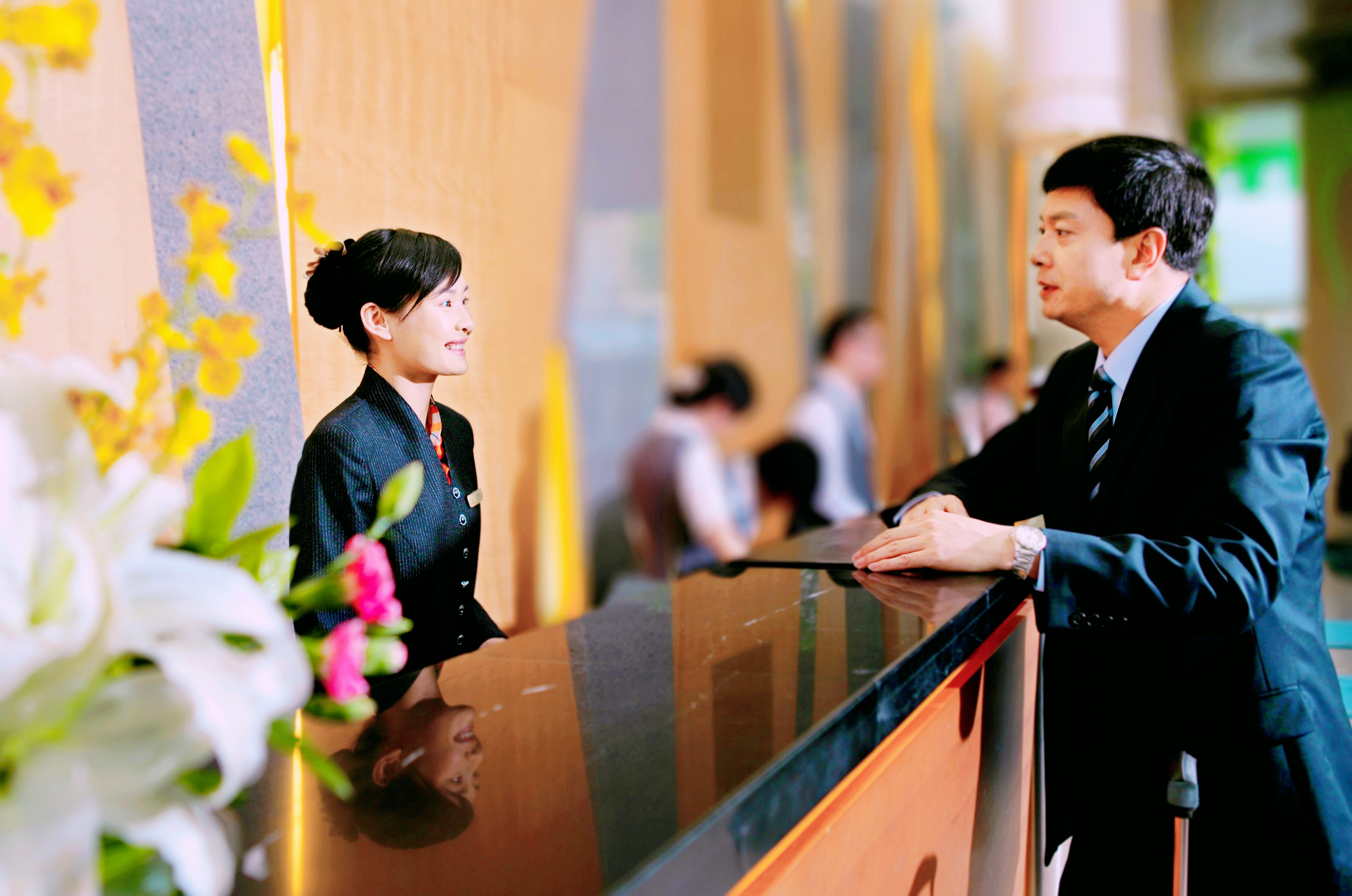 非夫妻住宾馆登记二人信息违法吗,非夫妻入住酒店只登记一人身份证