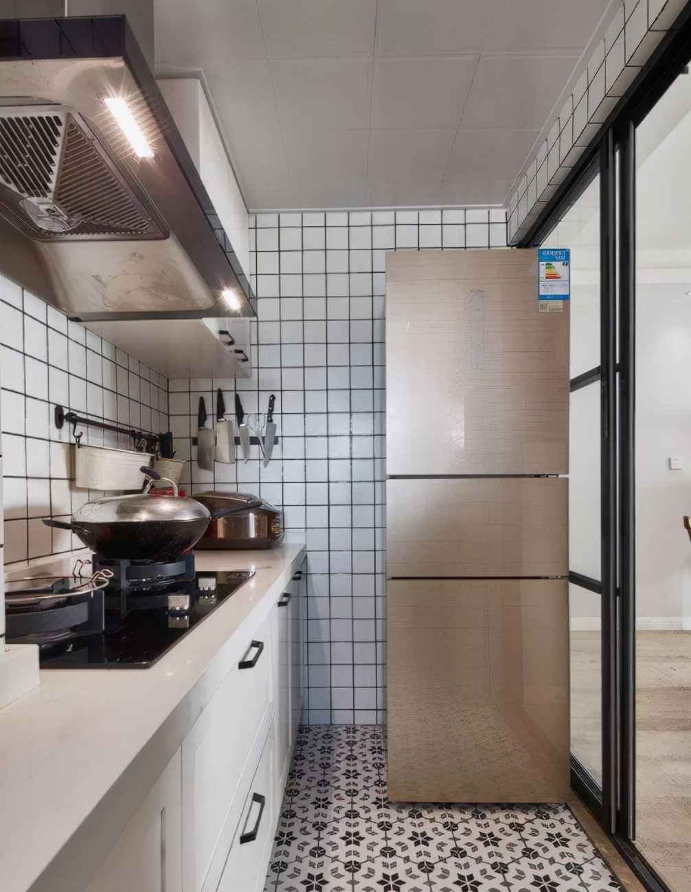 冰箱放厨房就是错误,冰箱到底放客厅合适还是厨房合适